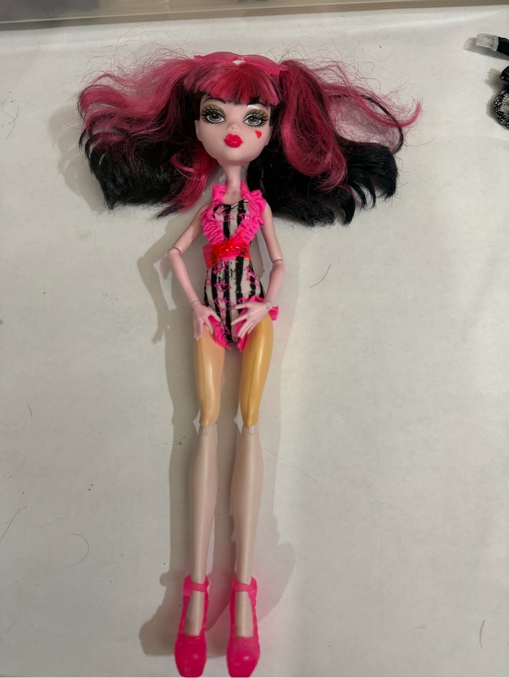 Draculaura swim class
